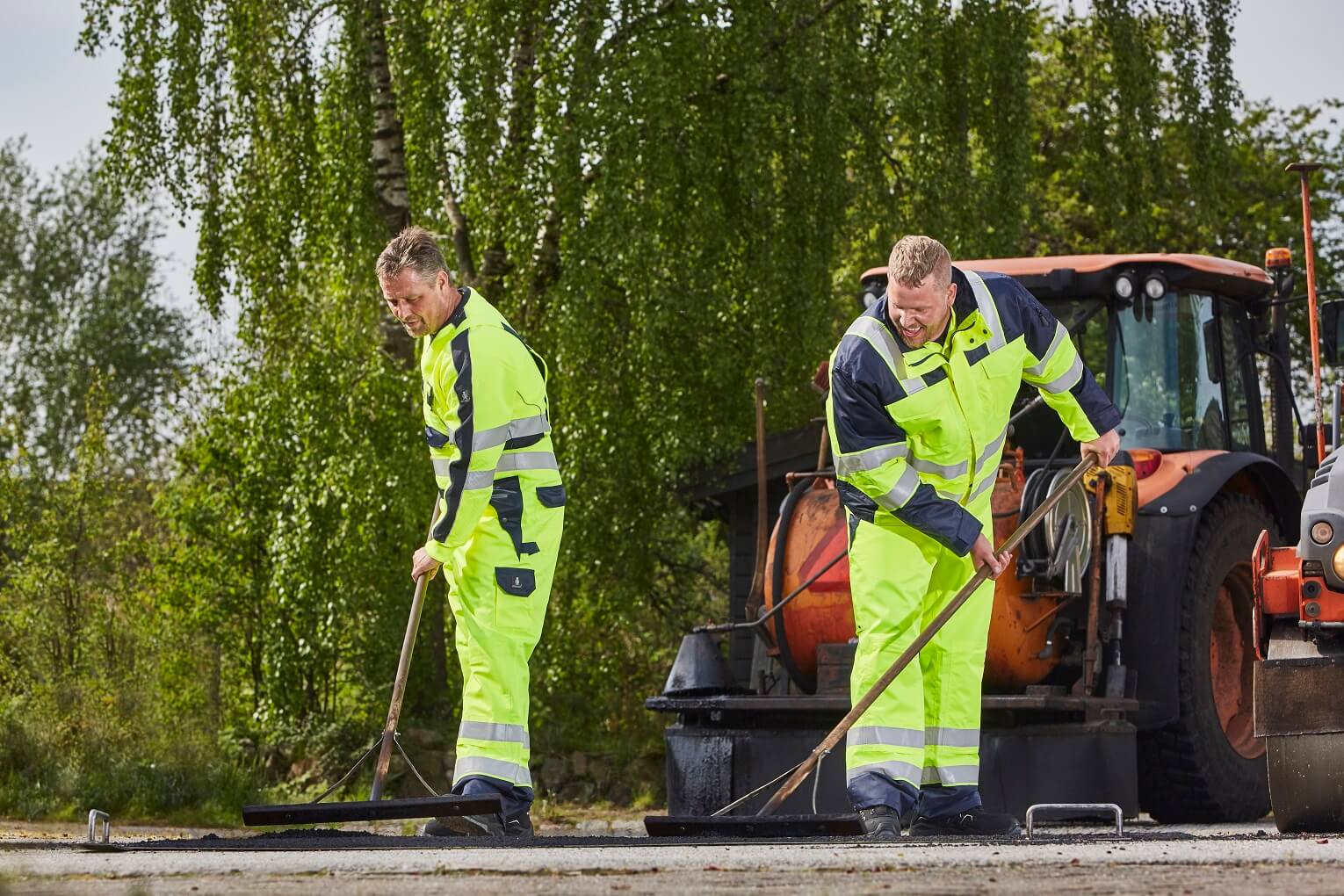 Mascot Safe Image Bib & Brace Over Trousers With Kneepad Pockets 07092